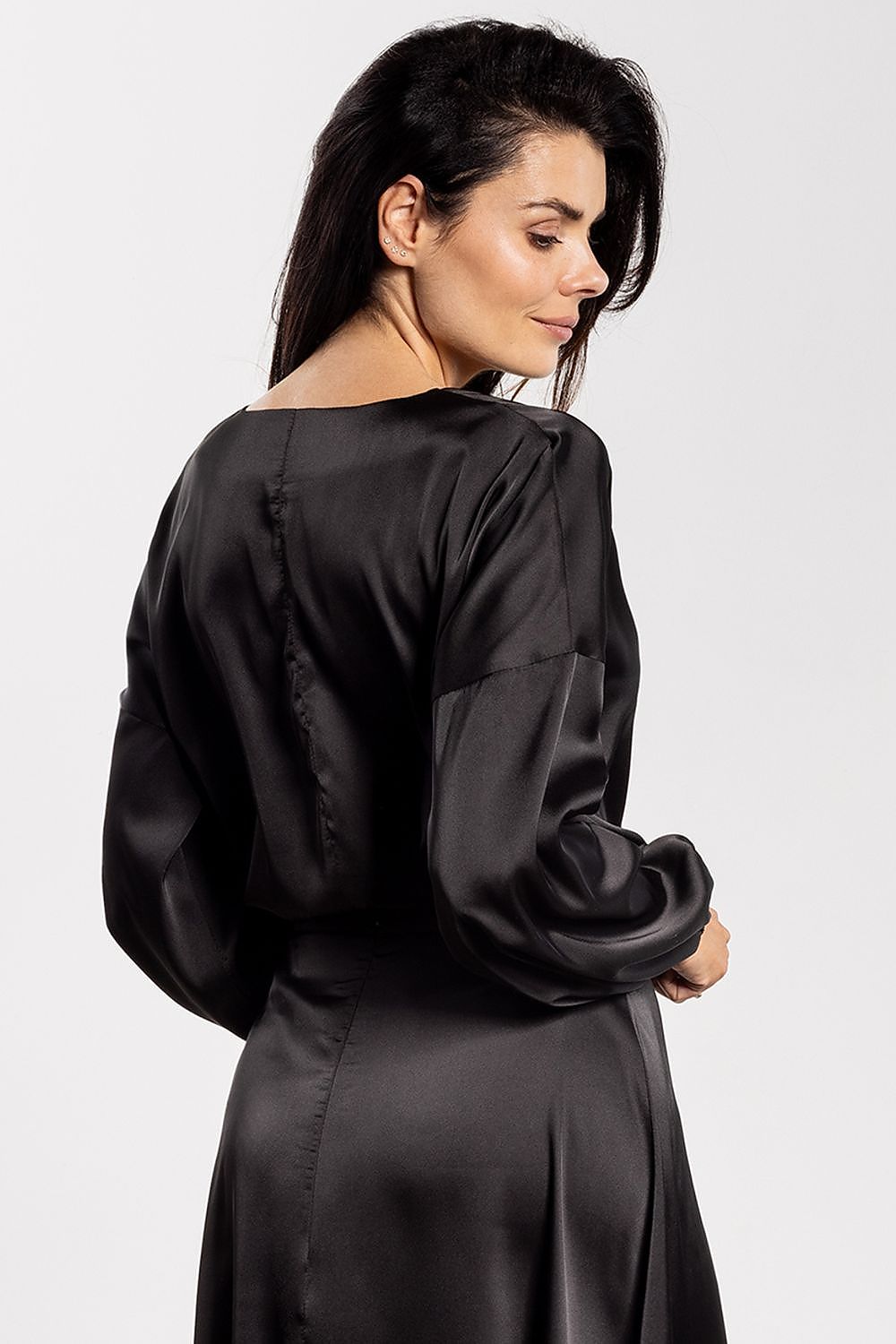 Anibe Lifestyle - Satinblus med V-ringning och lång ärm
