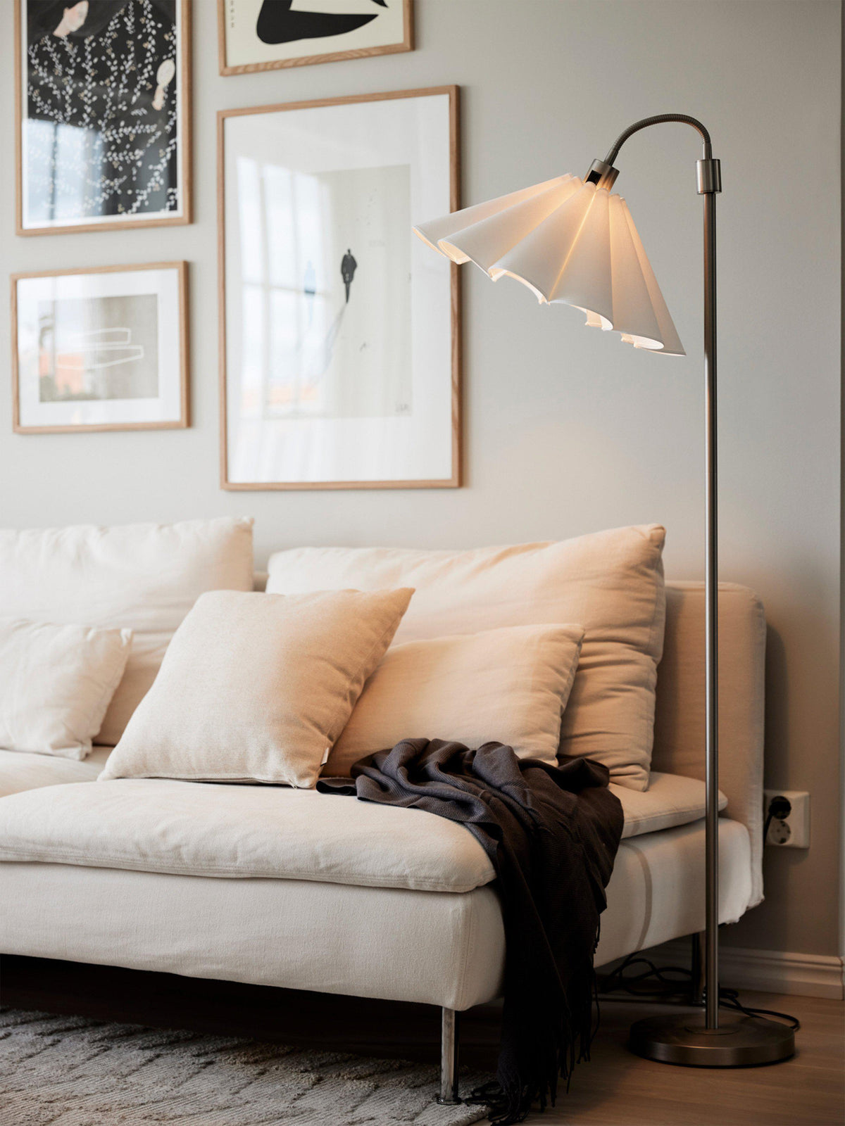 Anibe Lifestyle - Amy - Golvlampa Flex 1 Silver med Freja skärm 150cm
