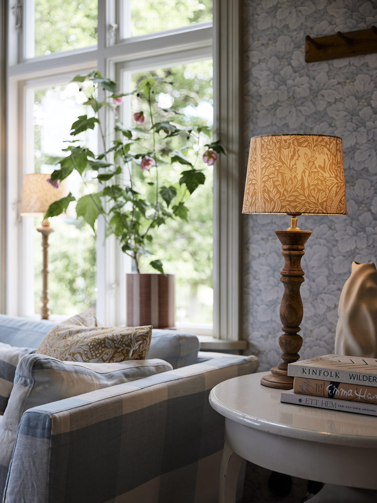 Anibe Lifestyle - Lodge - Bordslampa Eldertree gul 59cm