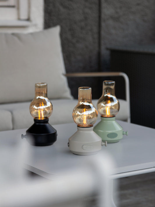 Anibe Lifestyle - Glimt Bordslampa Sand/Amber IP44 21cm