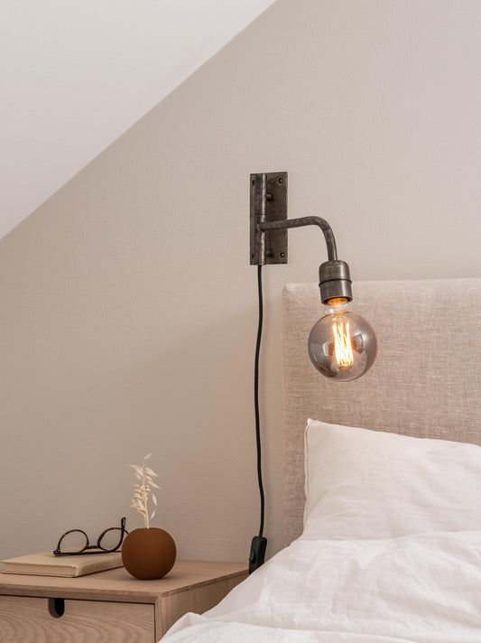 Anibe Lifestyle - Base Vägglampa Svängbar Beaten Silver IP20 34cm