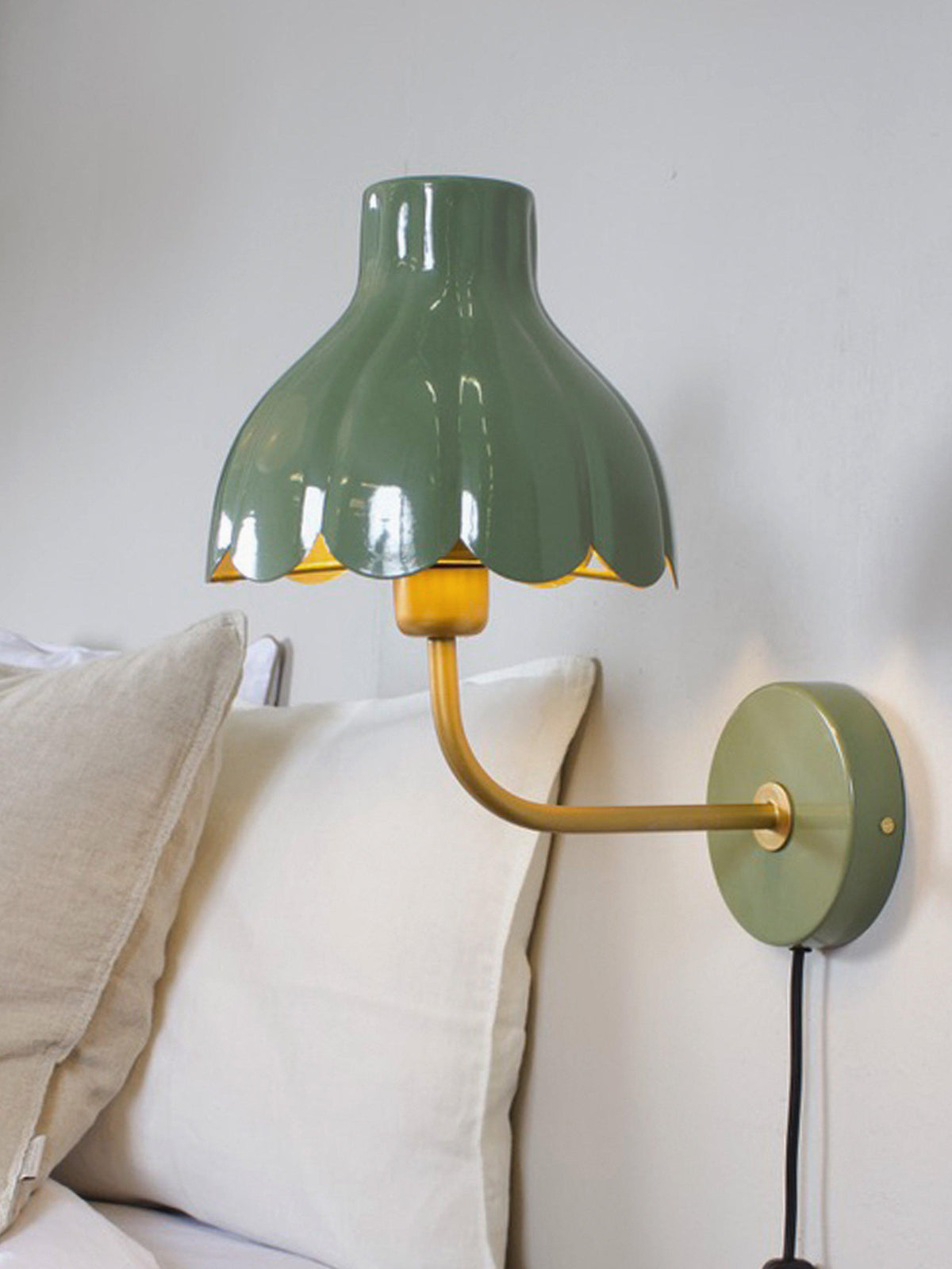 Anibe Lifestyle - Wells Vägglampa Mossa/Guld IP20 21cm