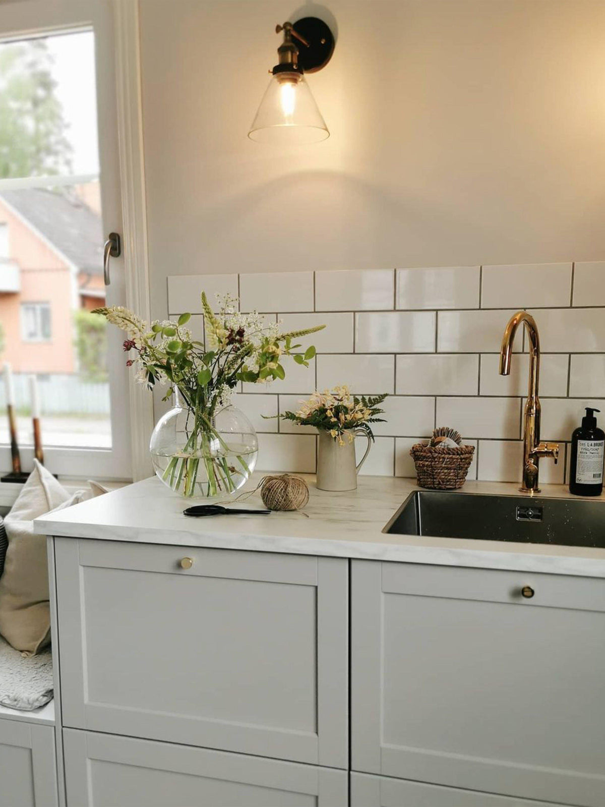 Anibe Lifestyle - Lambda Vägglampa Svart/Mässing Klar IP23 18cm
