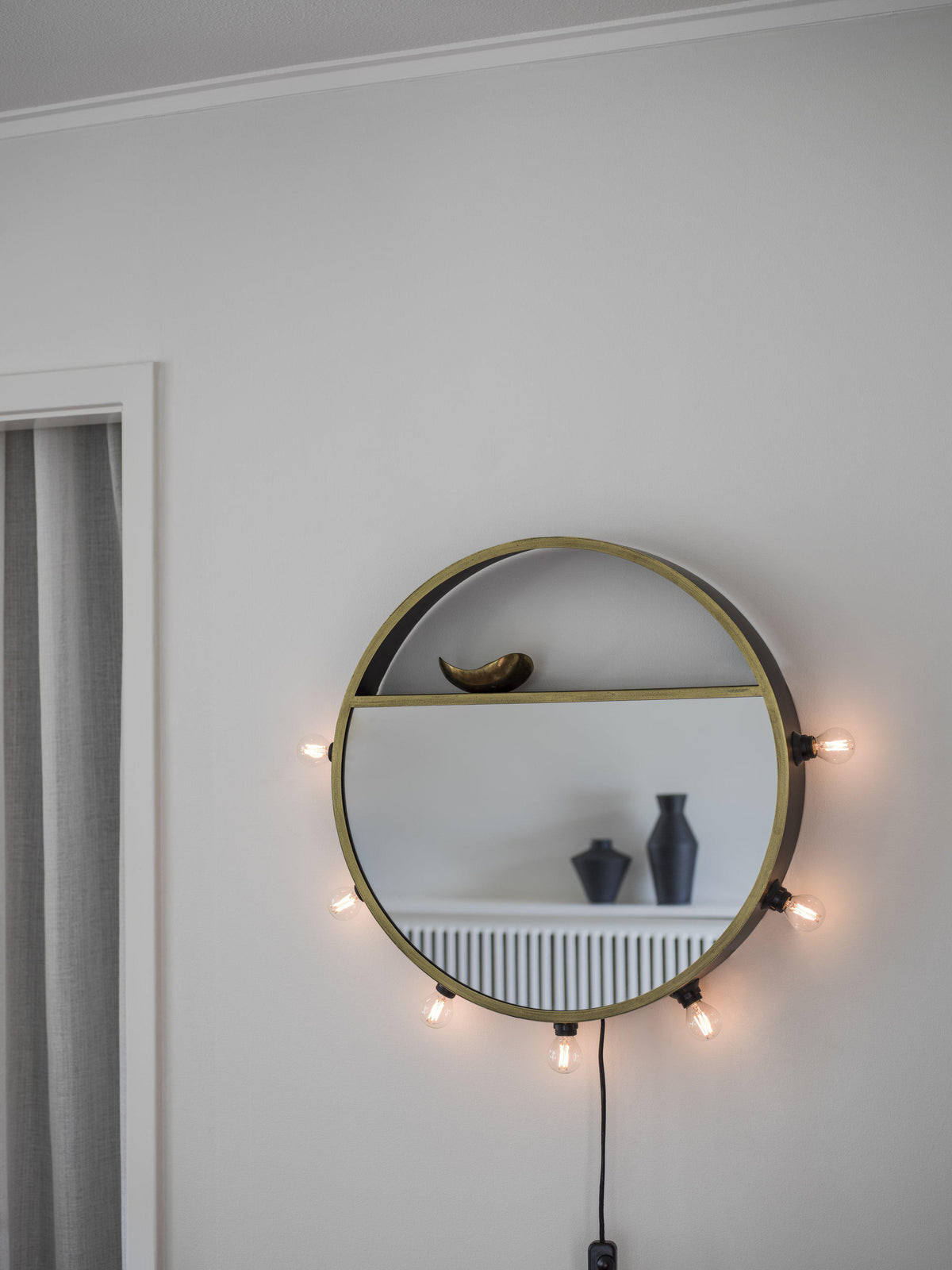 Anibe Lifestyle - Bea Spegellampa Svart/Guld Dimbar IP20 45cm