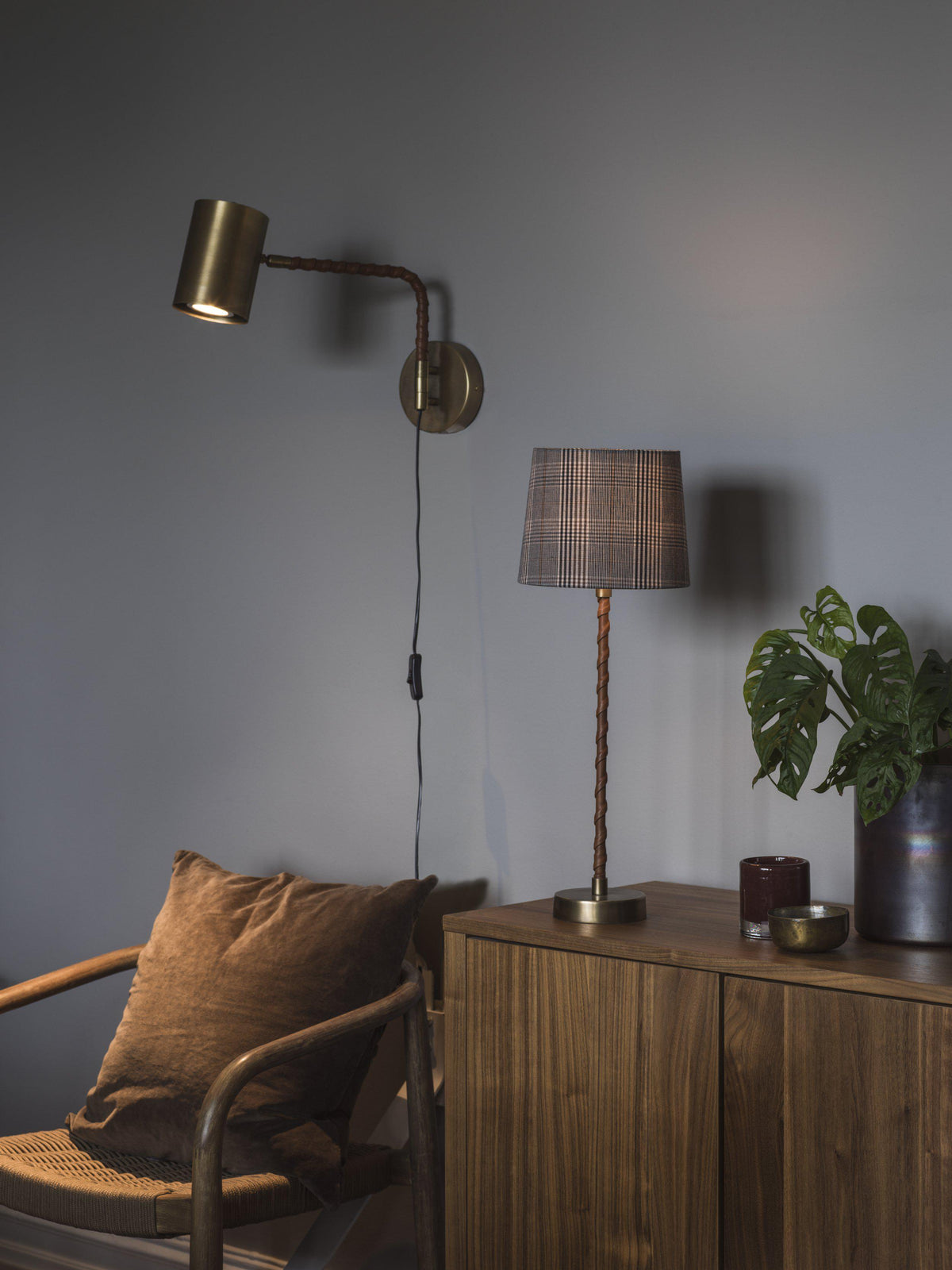 Anibe Lifestyle - Nora Lampfot Antikmässing IP20 46cm