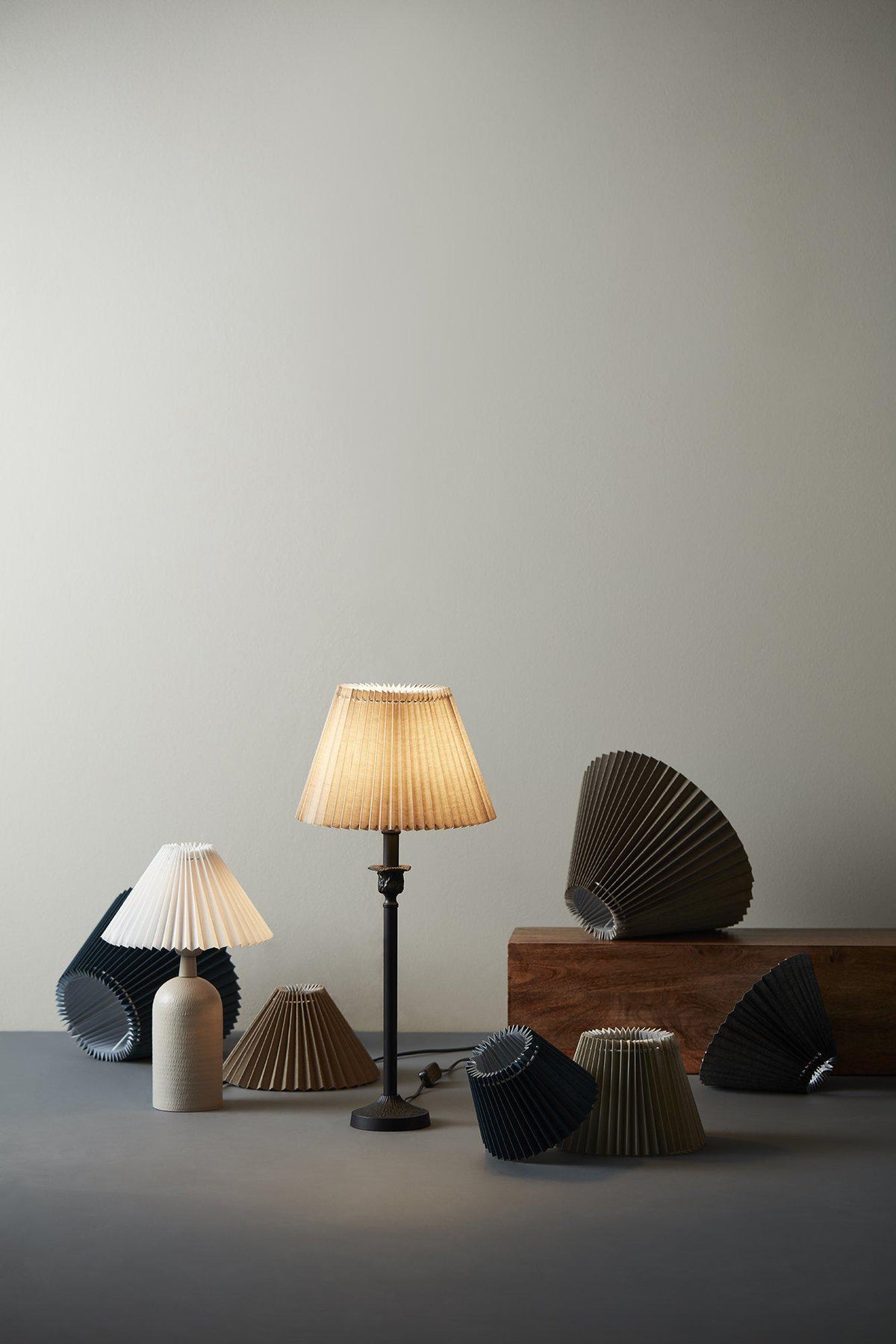 Anibe Lifestyle - Astrid - Veckad Lampskärm Anthracite 25cm