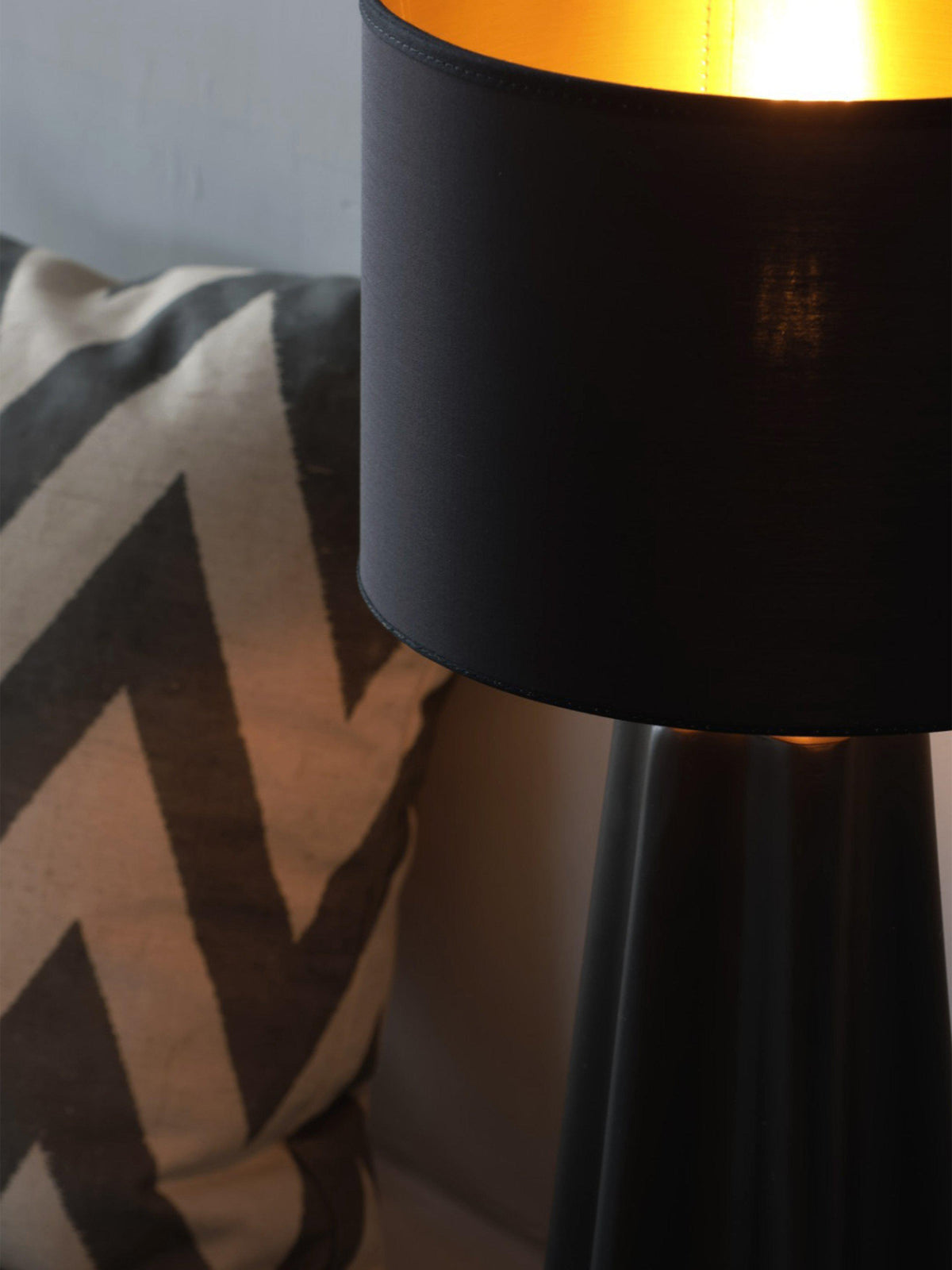 Anibe Lifestyle - Aira Lampfot Svart/Mässing IP20 44cm