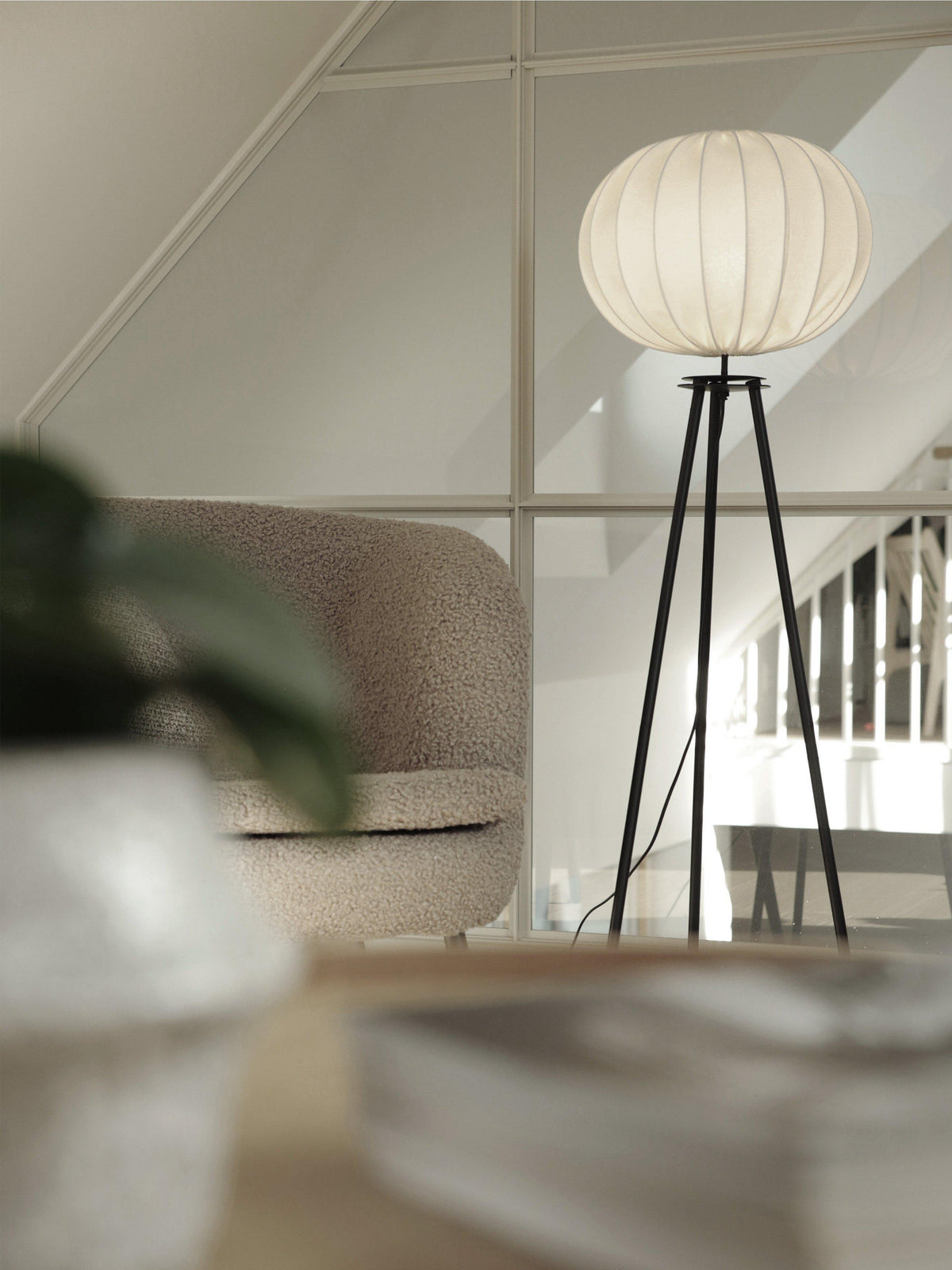 Anibe Lifestyle - Base Golvlampa Tripod Mattsvart IP20 125cm