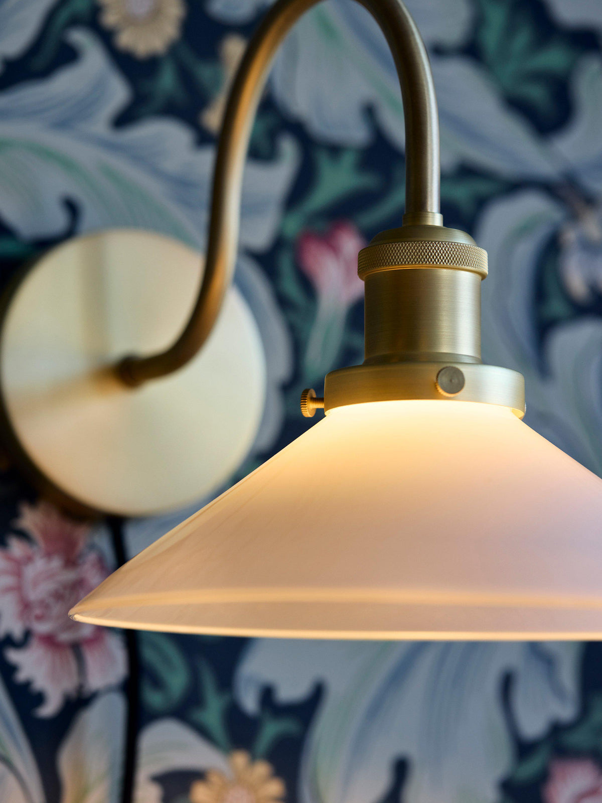 Anibe Lifestyle - Axel Vägglampa Opal 25cm