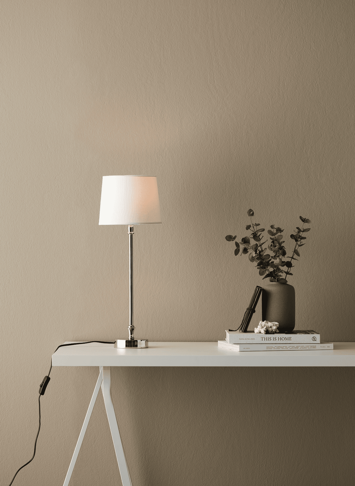 Anibe Lifestyle - Liam Bordslampa Sofia Franza vit 59cm