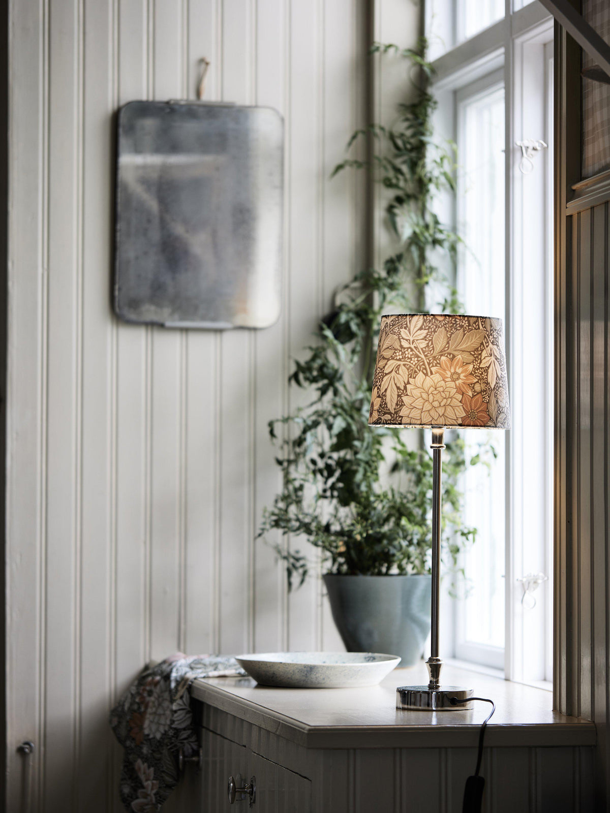 Anibe Lifestyle - Liam Bordslampa Dahlia grön 55cm