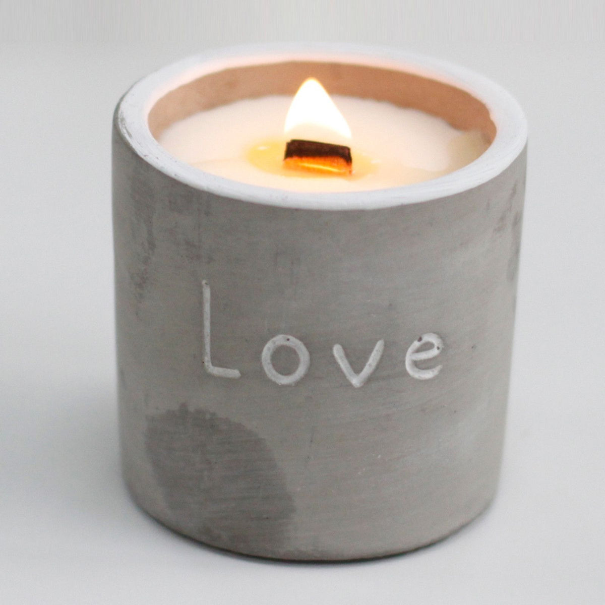 Anibe Lifestyle - Doftljus i betong – Love – Purple Fig & Cassis