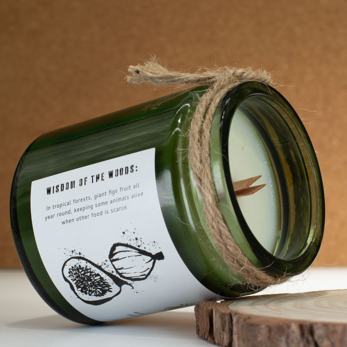 Anibe Lifestyle - Greenman Woodwick Sojavaxljus - Crushed Fig & Cassis