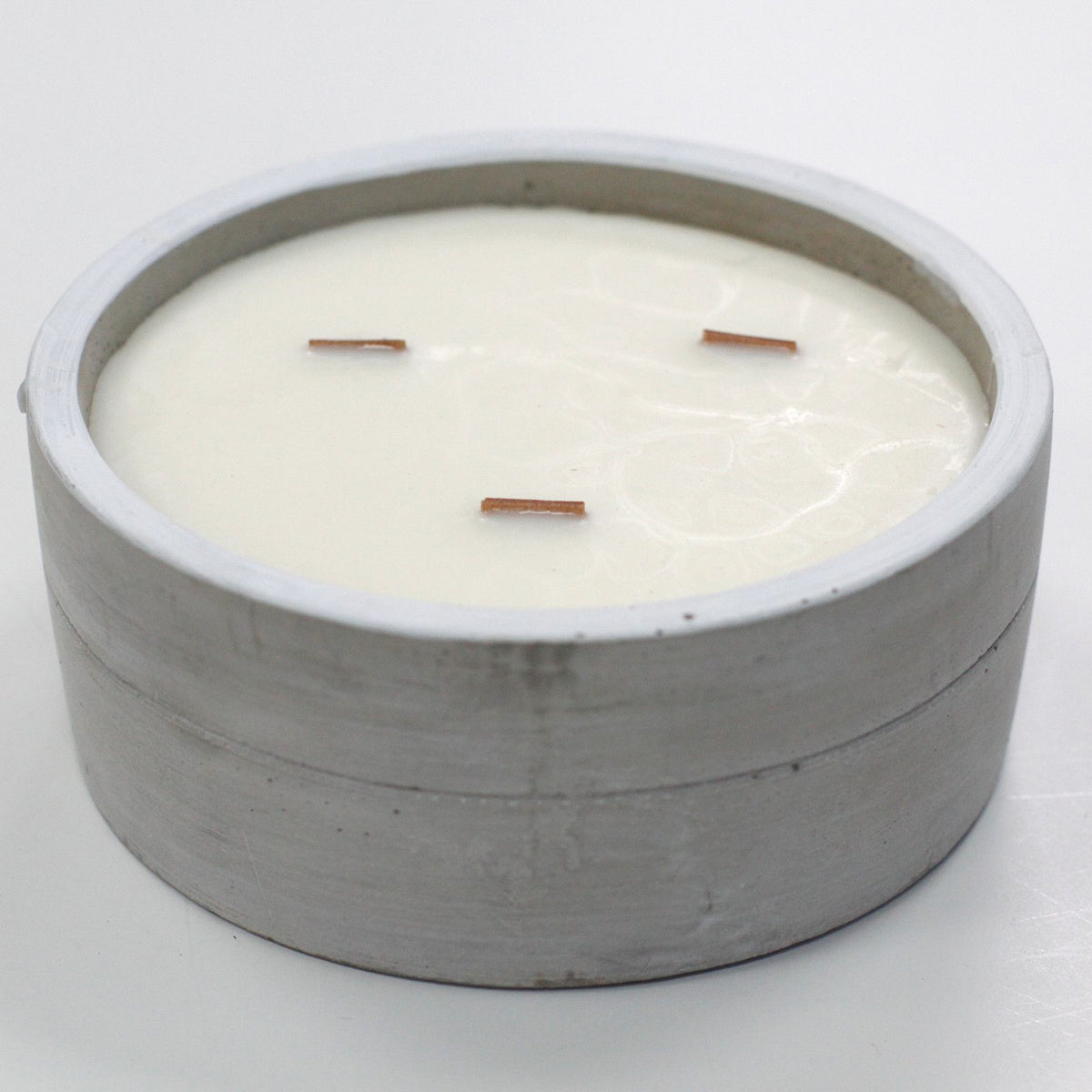 Anibe Lifestyle - Stort doftljus i betong – Patchouli & Dark Amber