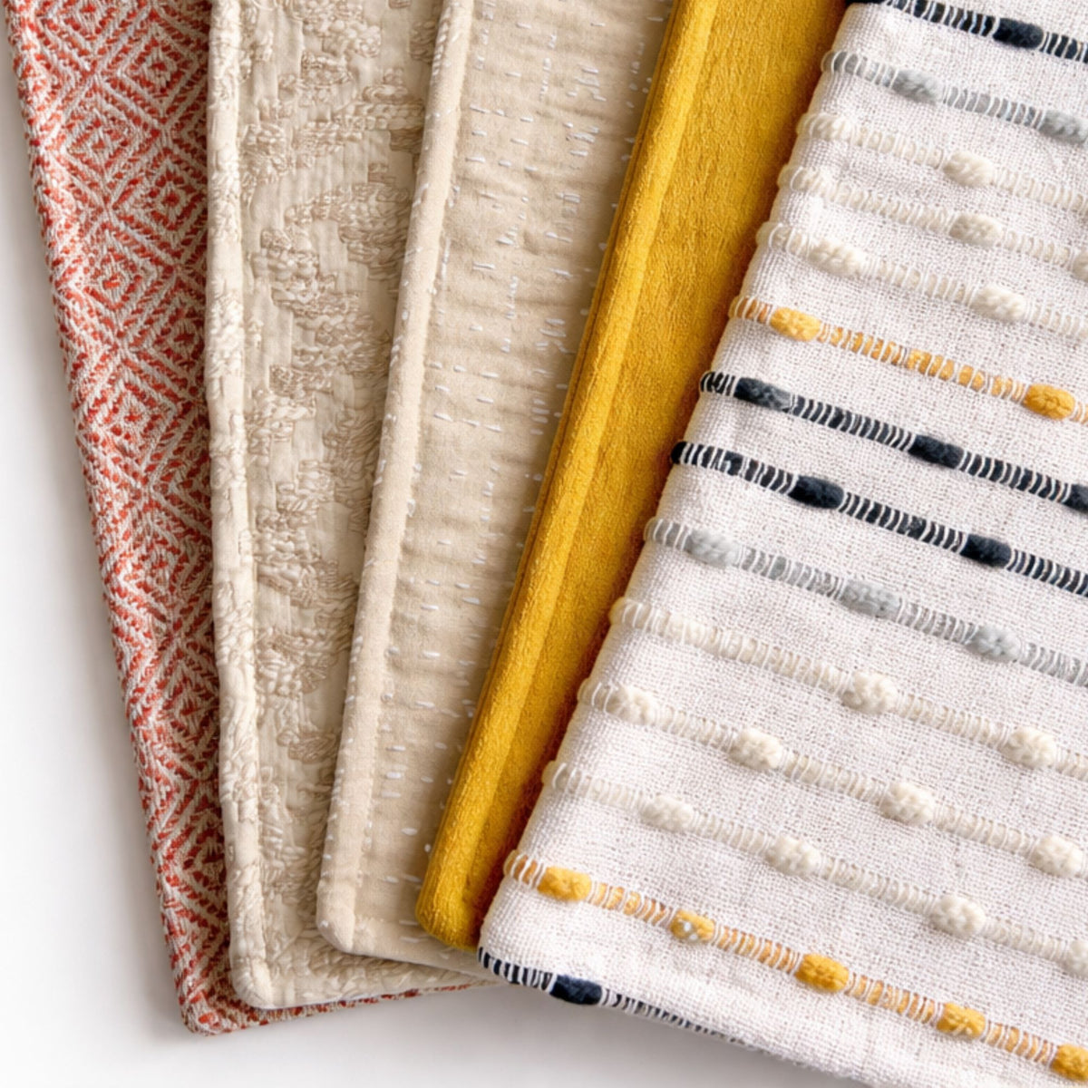 Anibe Lifestyle - Klassiskt kuddfodral – Burgundy Squares