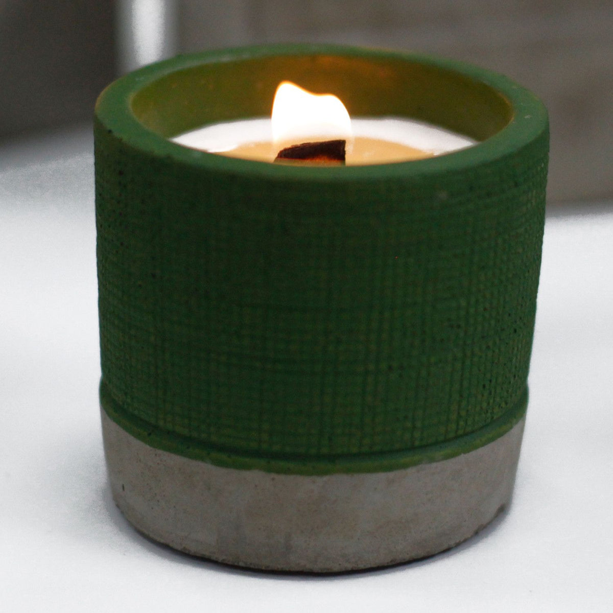 Anibe Lifestyle - Doftljus i betongkruka – Green – Sea Moss & Herbs