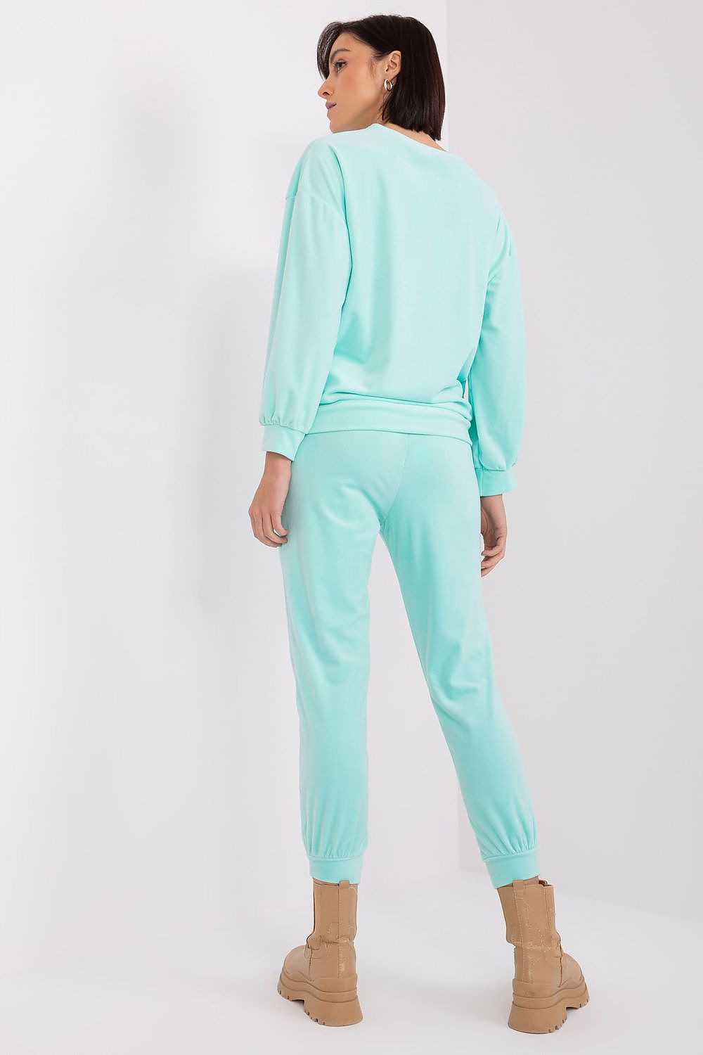 Anibe Lifestyle - Velourset med sweatshirt och smala byxor