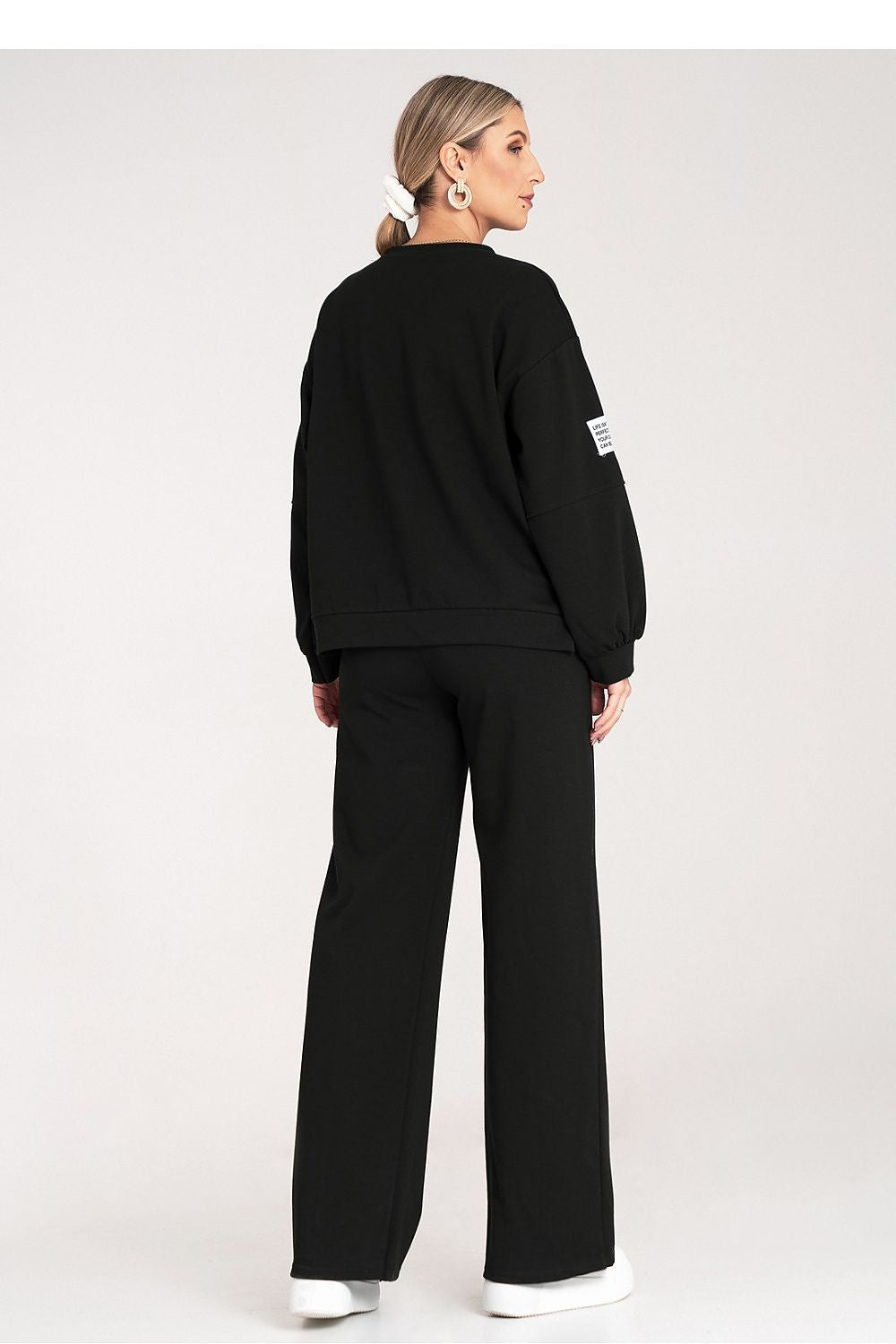 Anibe Lifestyle - Mjukisset med sweatshirt och vida byxor