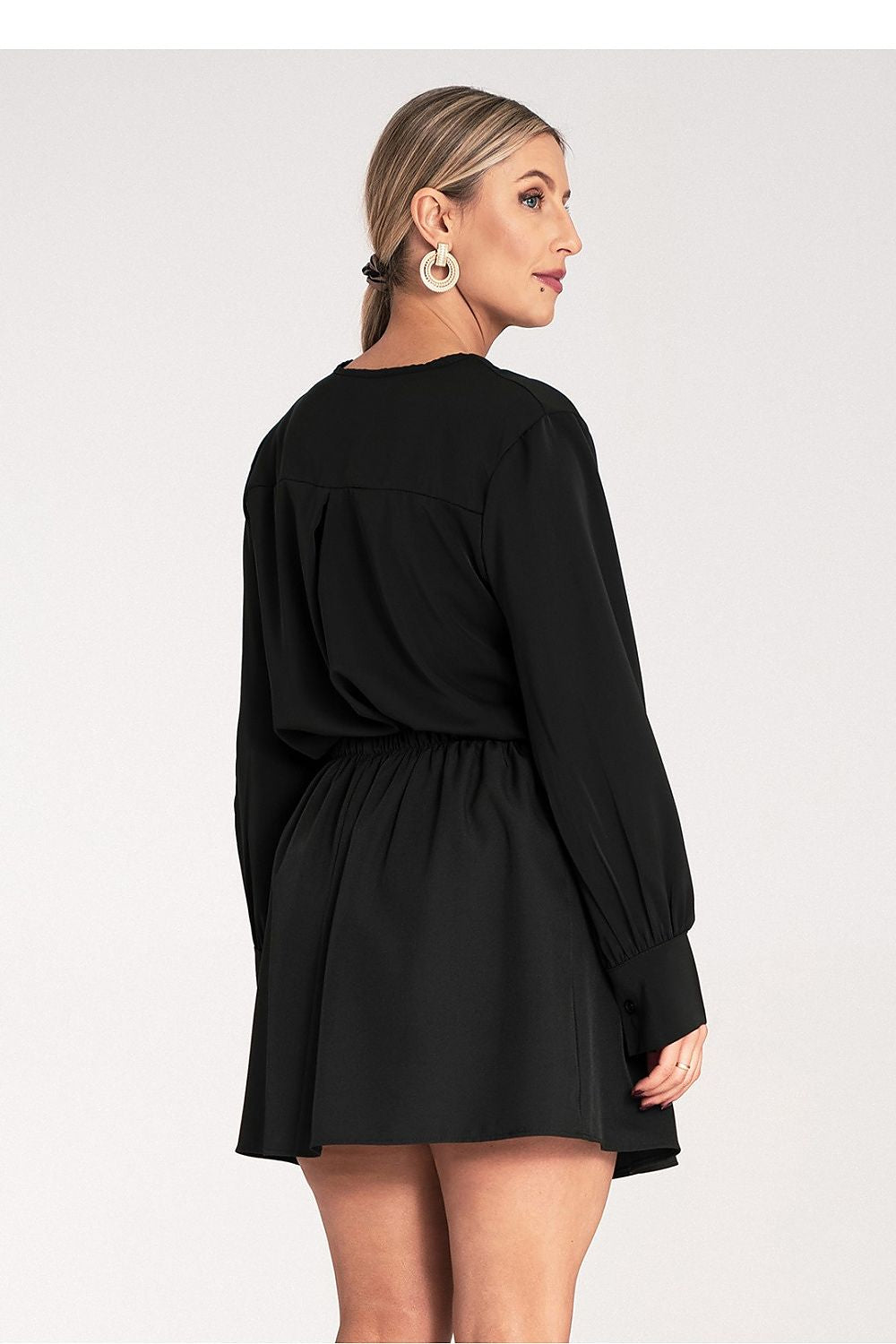 Anibe Lifestyle - Satinblus med V-ringning och knapp