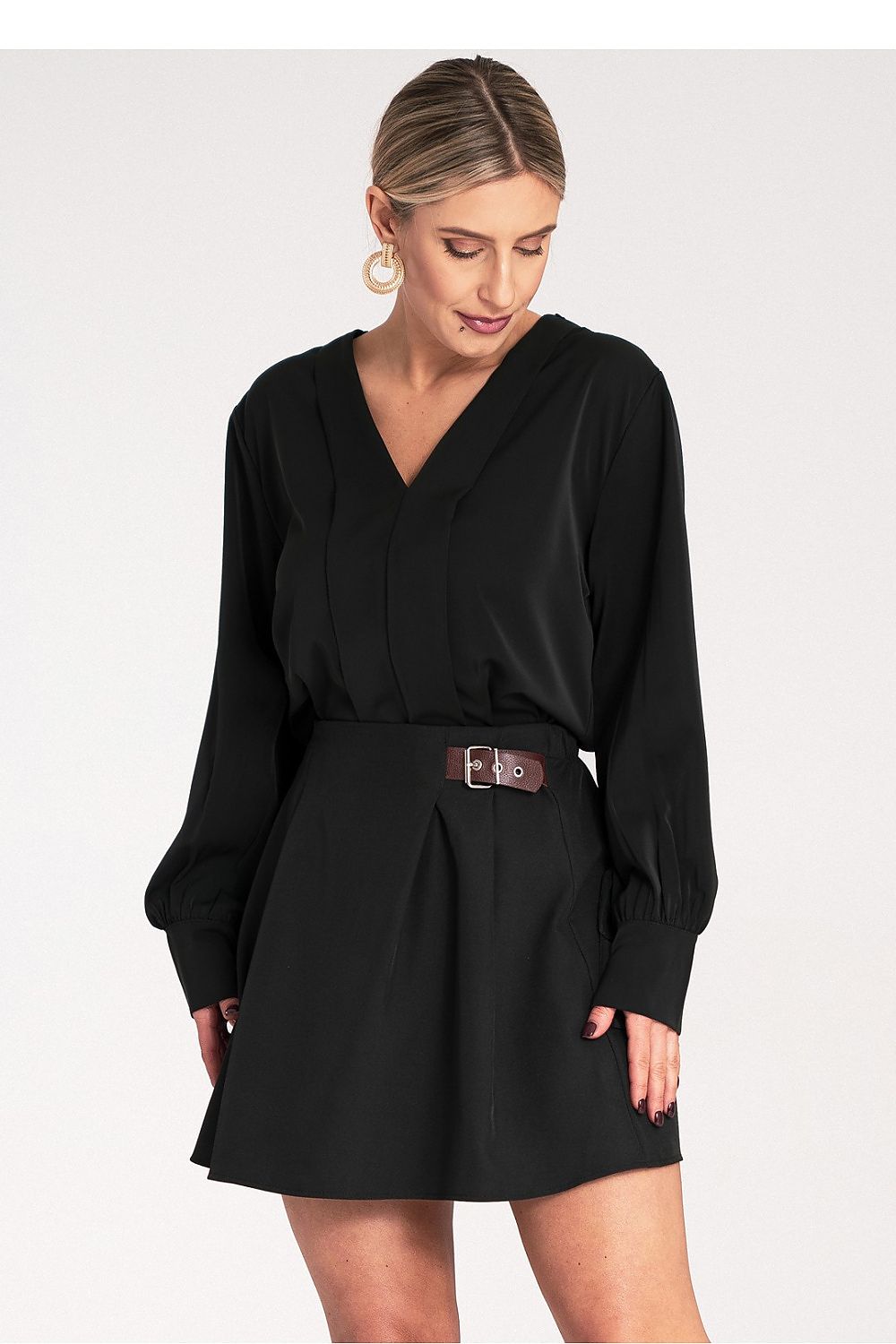 Anibe Lifestyle - Satinblus med V-ringning och knapp