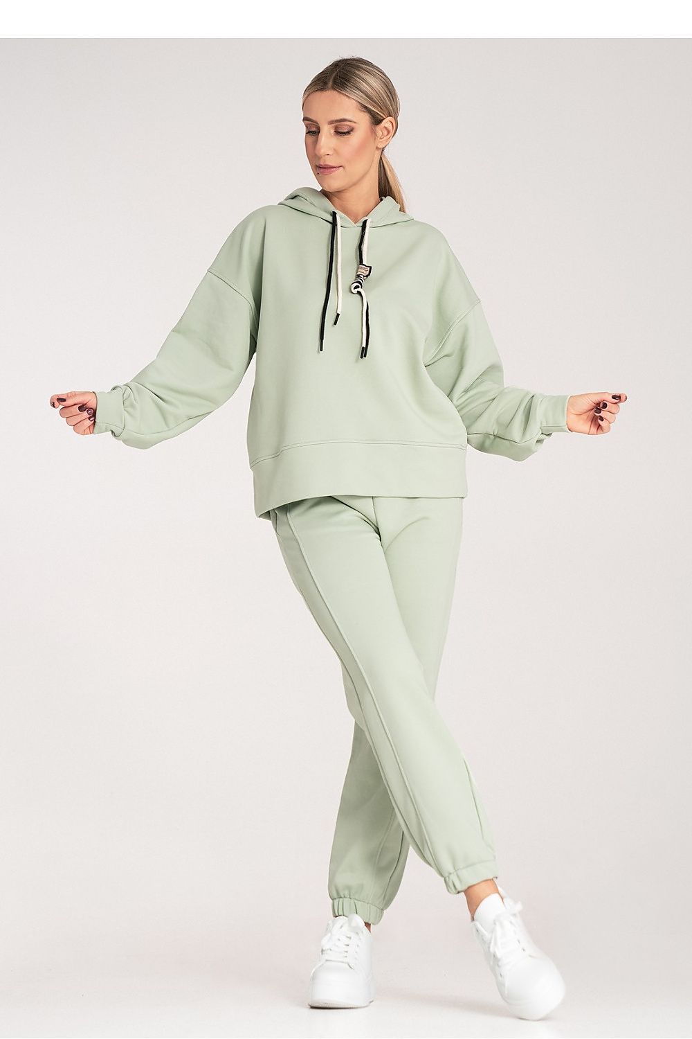 Anibe Lifestyle - Mjukisset med hoodie och byxor