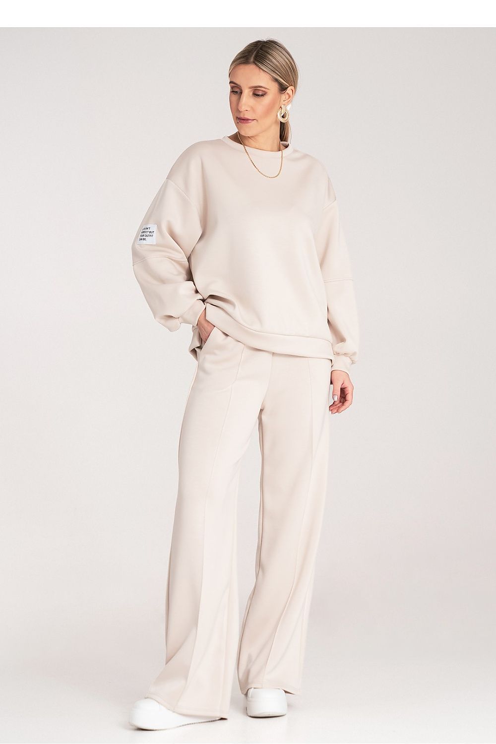 Anibe Lifestyle - Mjukisset med sweatshirt och vida byxor