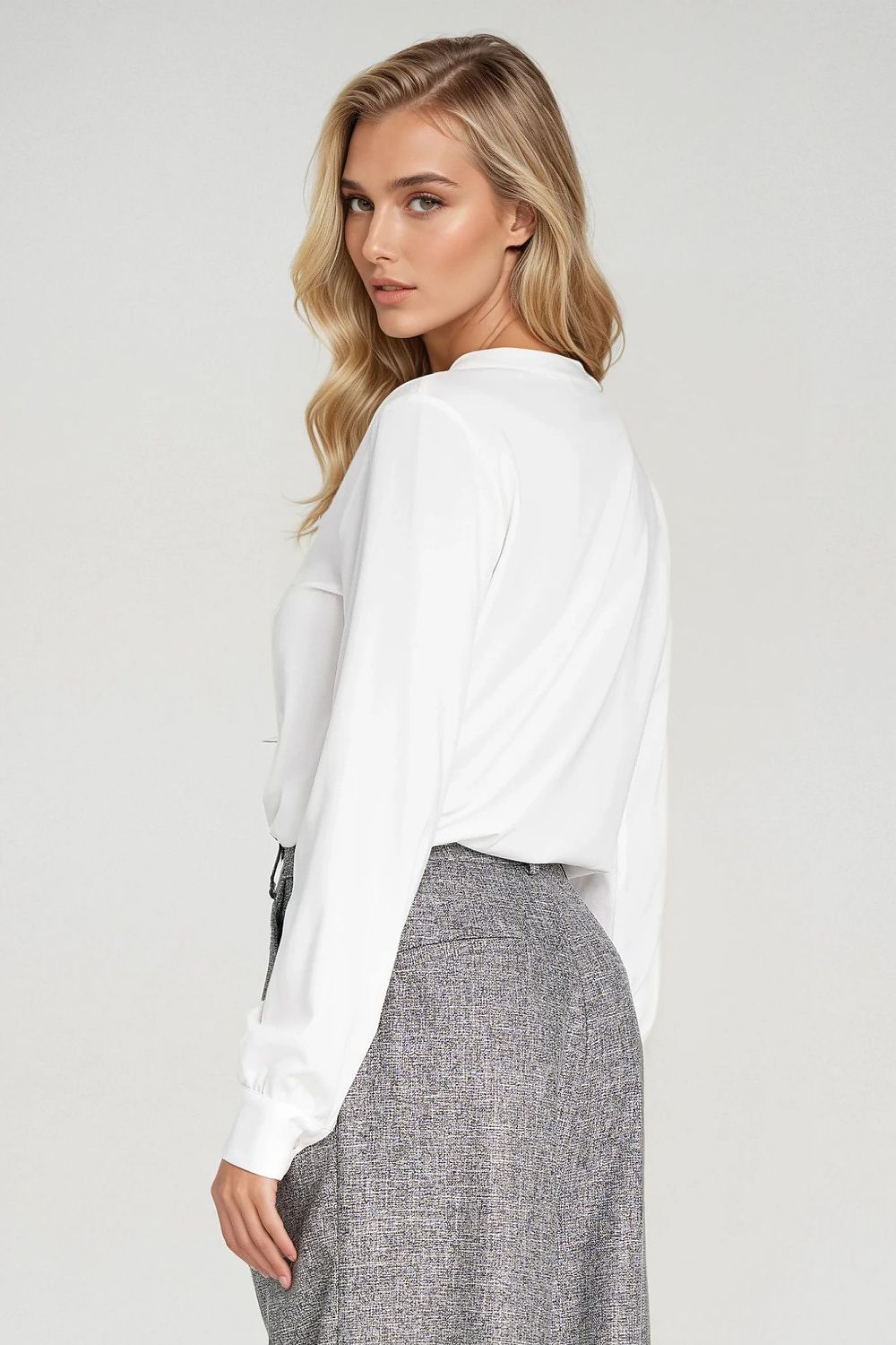 Anibe Lifestyle - Klassisk blus med V-ringning och långa ärmar