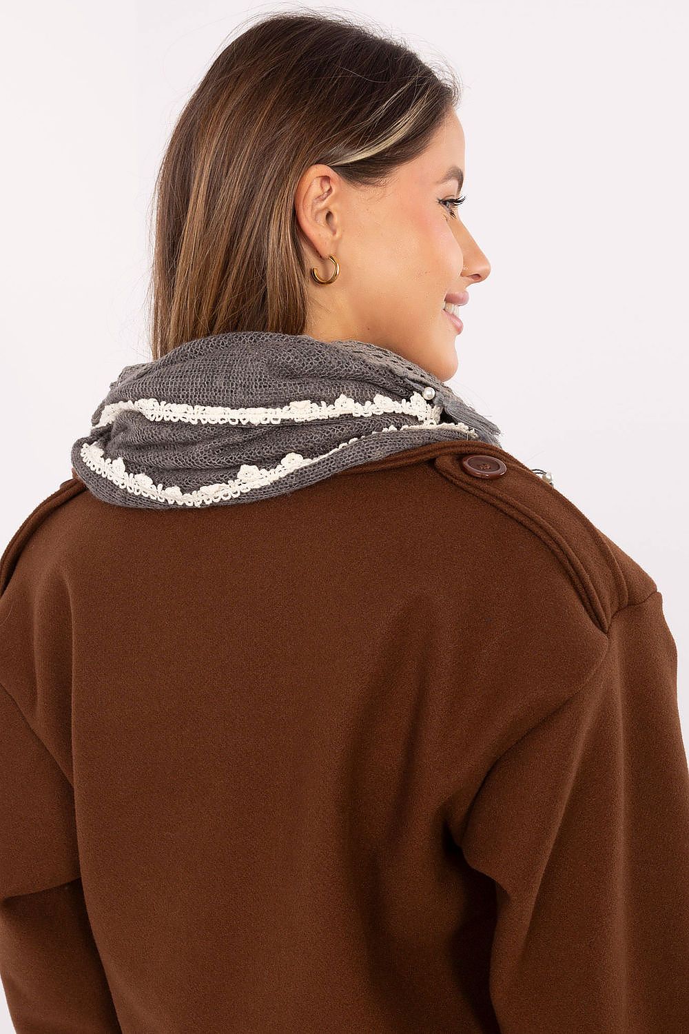 Anibe Lifestyle - Trekantig scarf med spets och pärlfransar