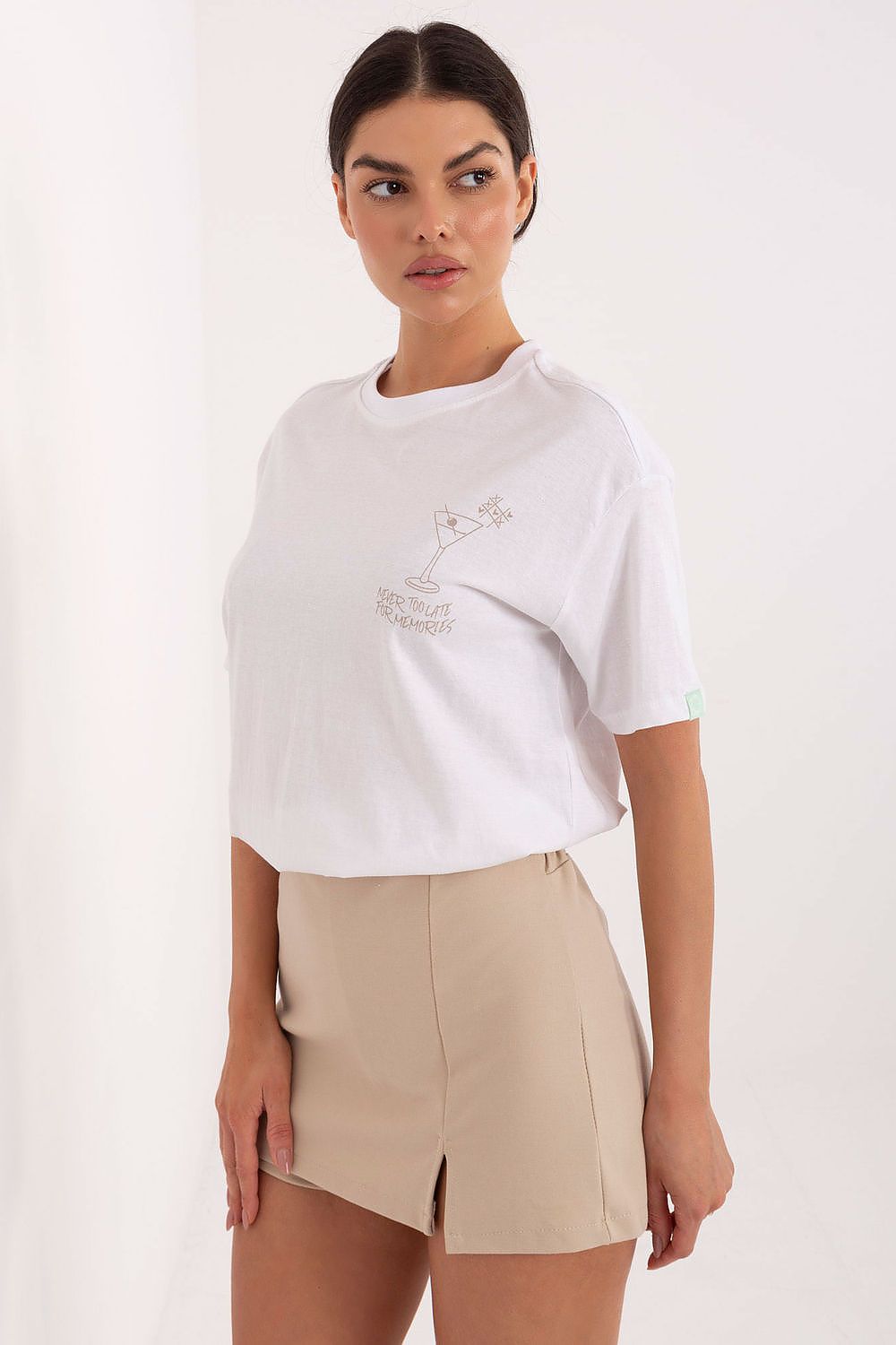 Anibe Lifestyle - Ledig t-shirt i bomull med broderi