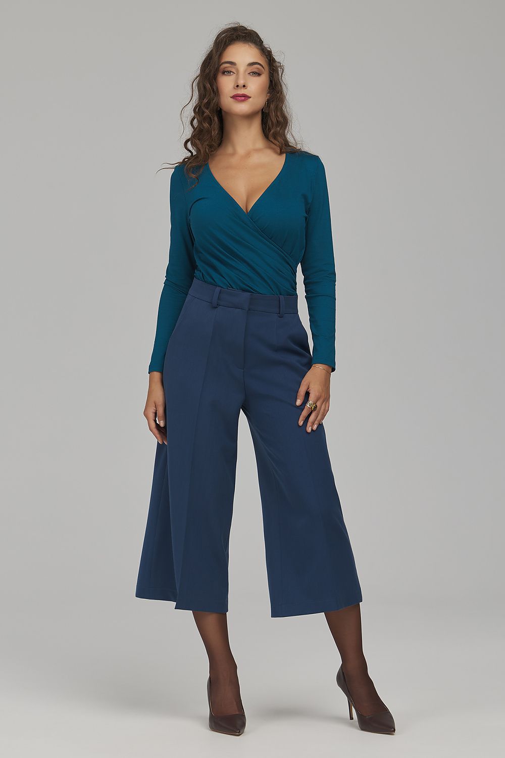 Anibe Lifestyle - Byxor med high-waist och wide leg i cropped modell