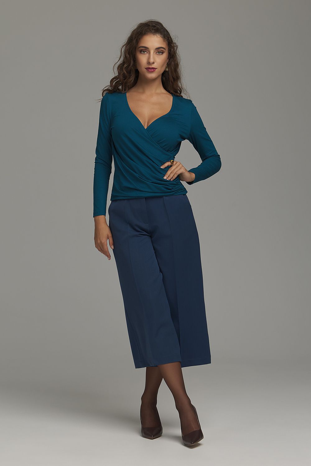 Anibe Lifestyle - Byxor med high-waist och wide leg i cropped modell