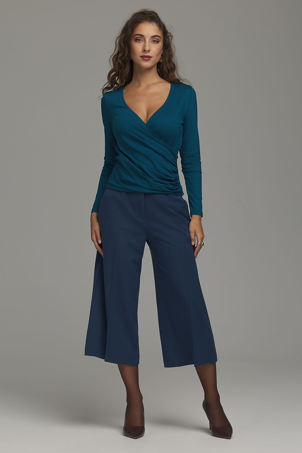 Anibe Lifestyle - Byxor med high-waist och wide leg i cropped modell